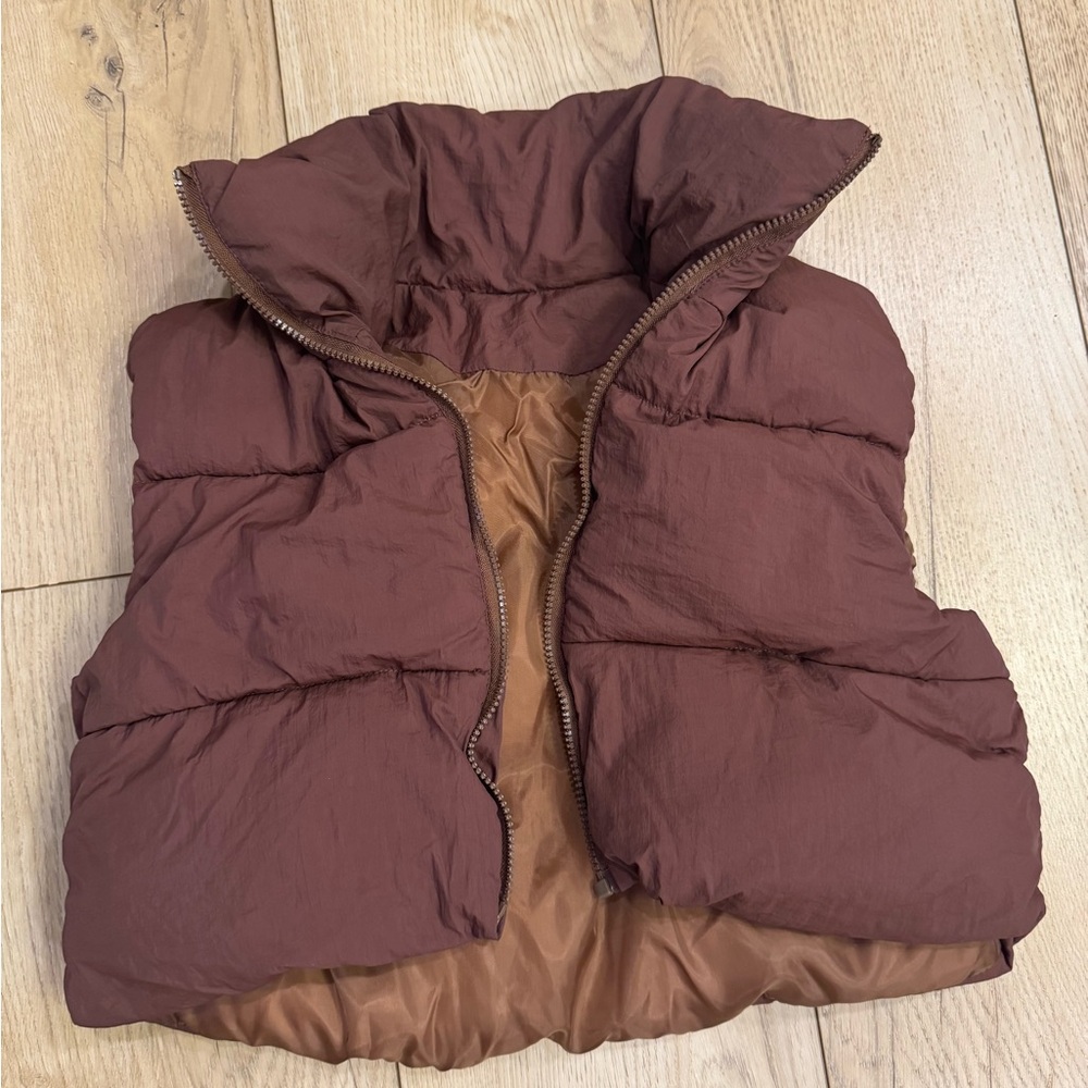 Cropped brown puffer vest